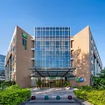 Holiday Inn Express Shangdi Beijing By Ihg L Next To Yuanmingyuan Park & Subway & Qinghe Railway Station & Beijing Sport University L Taxi 15 Minutes To Summer Palace & Peking University & Tsinghua University L 20 Minutes To Badaling Great Wall By Ra