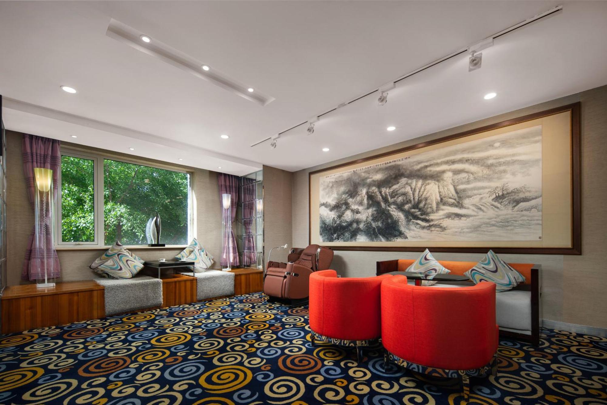 Hotel Express Shangdi By Ihg L Next To Yuanmingyuan Park & Subway & Qinghe Railway Station & Sport L Taxi 15 Minutes To Summer Palace & & Tsinghua L 20 Minutes To Badaling Great By Ra 4*