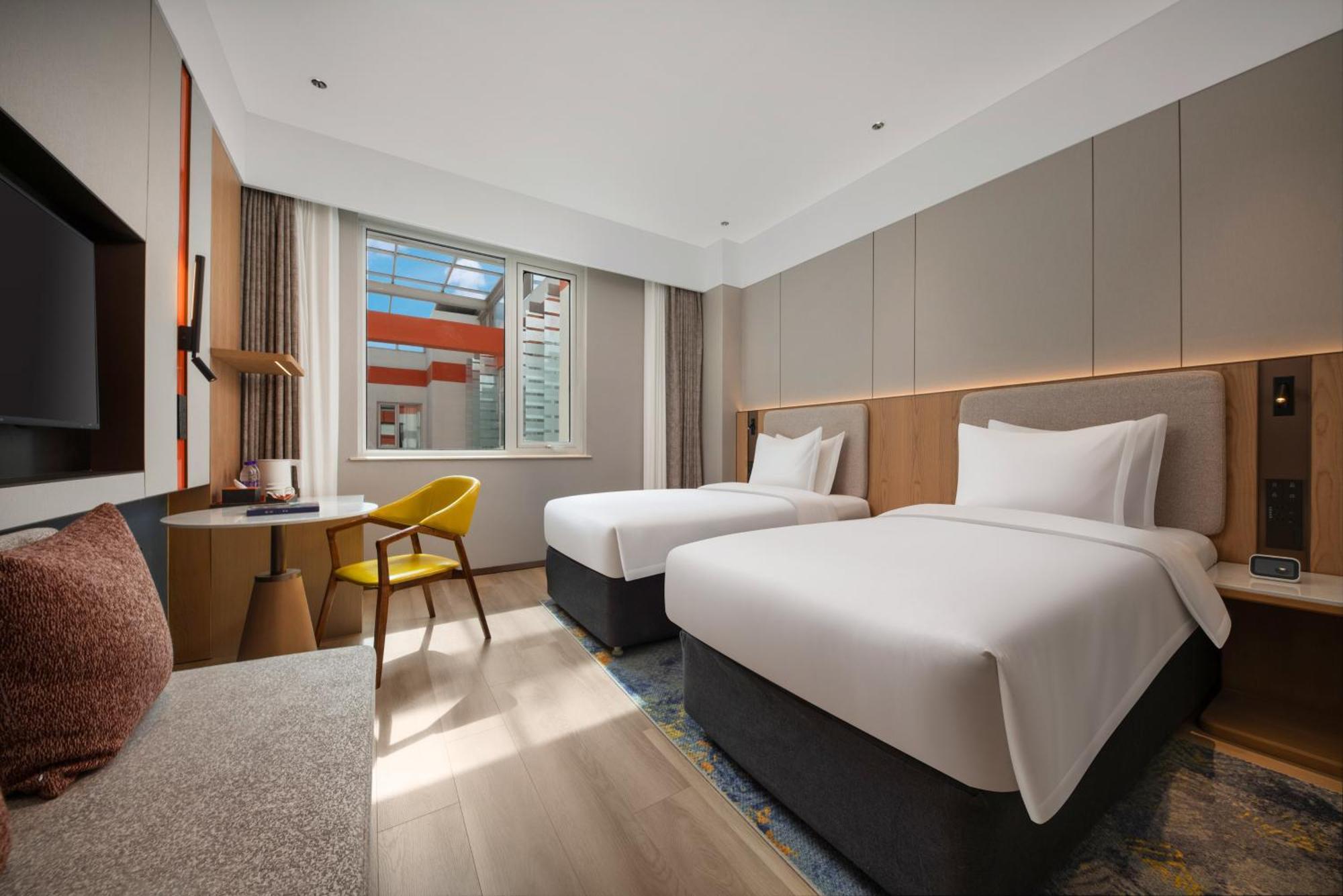 Hotel Express Shangdi By Ihg L Next To Yuanmingyuan Park & Subway & Qinghe Railway Station & Sport L Taxi 15 Minutes To Summer Palace & & Tsinghua L 20 Minutes To Badaling Great By Ra