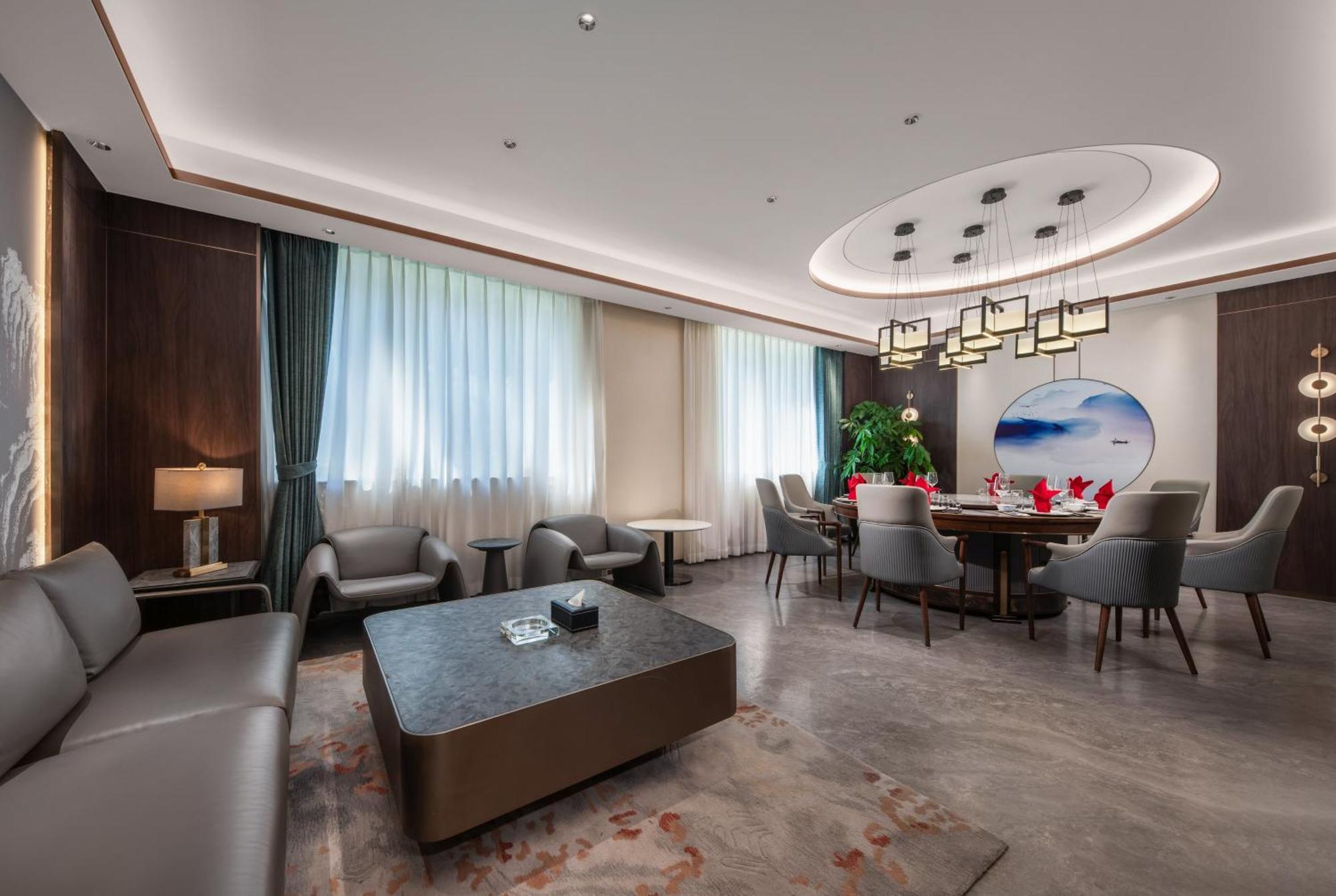 Express Shangdi By Ihg L Next To Yuanmingyuan Park & Subway & Qinghe Railway Station & Sport L Taxi 15 Minutes To Summer Palace & & Tsinghua L 20 Minutes To Badaling Great By Ra Pequim