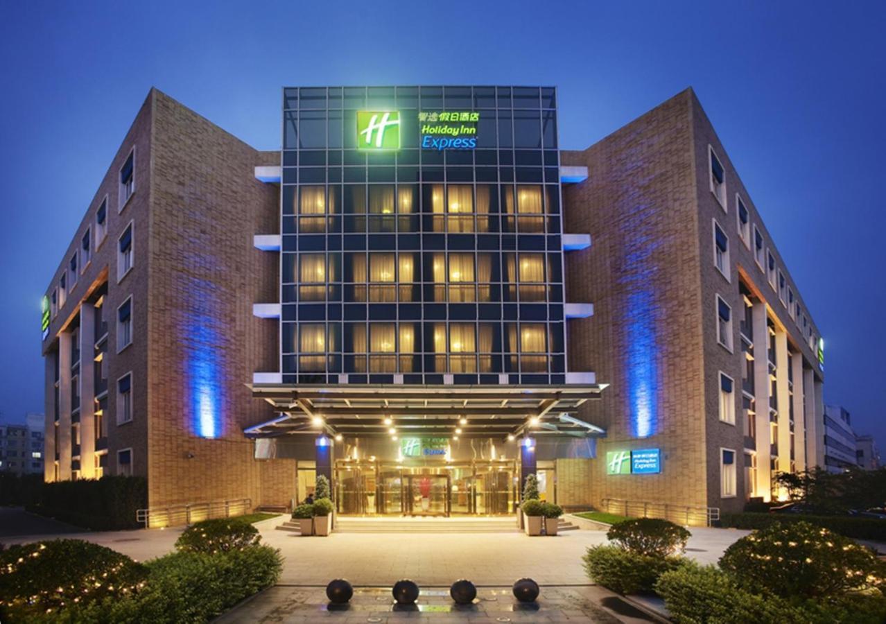 Express Shangdi By Ihg L Next To Yuanmingyuan Park & Subway & Qinghe Railway Station & Sport L Taxi 15 Minutes To Summer Palace & & Tsinghua L 20 Minutes To Badaling Great By Ra Hotel