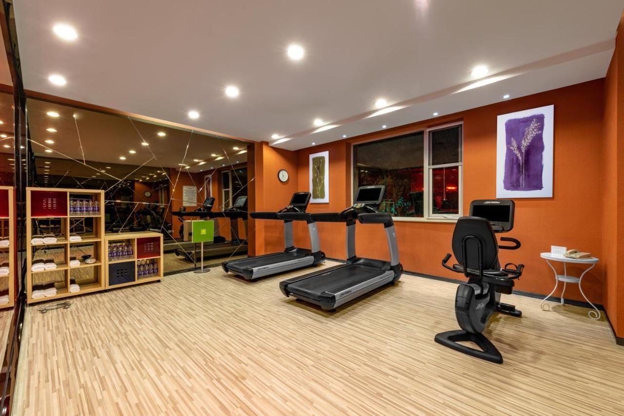 Hotel Express Shangdi By Ihg L Next To Yuanmingyuan Park & Subway & Qinghe Railway Station & Sport L Taxi 15 Minutes To Summer Palace & & Tsinghua L 20 Minutes To Badaling Great By Ra 4*