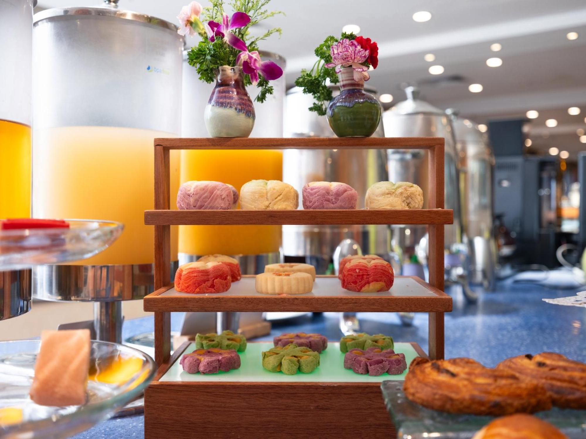 Hotel Express Shangdi By Ihg L Next To Yuanmingyuan Park & Subway & Qinghe Railway Station & Sport L Taxi 15 Minutes To Summer Palace & & Tsinghua L 20 Minutes To Badaling Great By Ra Peking (Beijing)