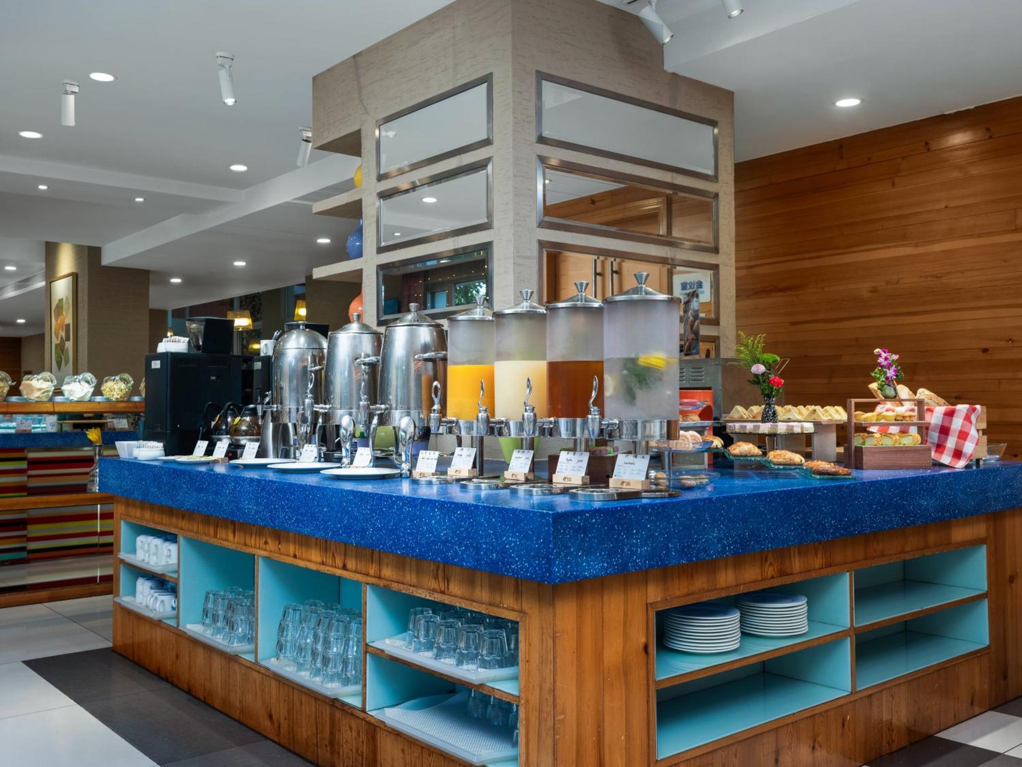 Hotel Express Shangdi By Ihg L Next To Yuanmingyuan Park & Subway & Qinghe Railway Station & Sport L Taxi 15 Minutes To Summer Palace & & Tsinghua L 20 Minutes To Badaling Great By Ra Peking (Beijing)