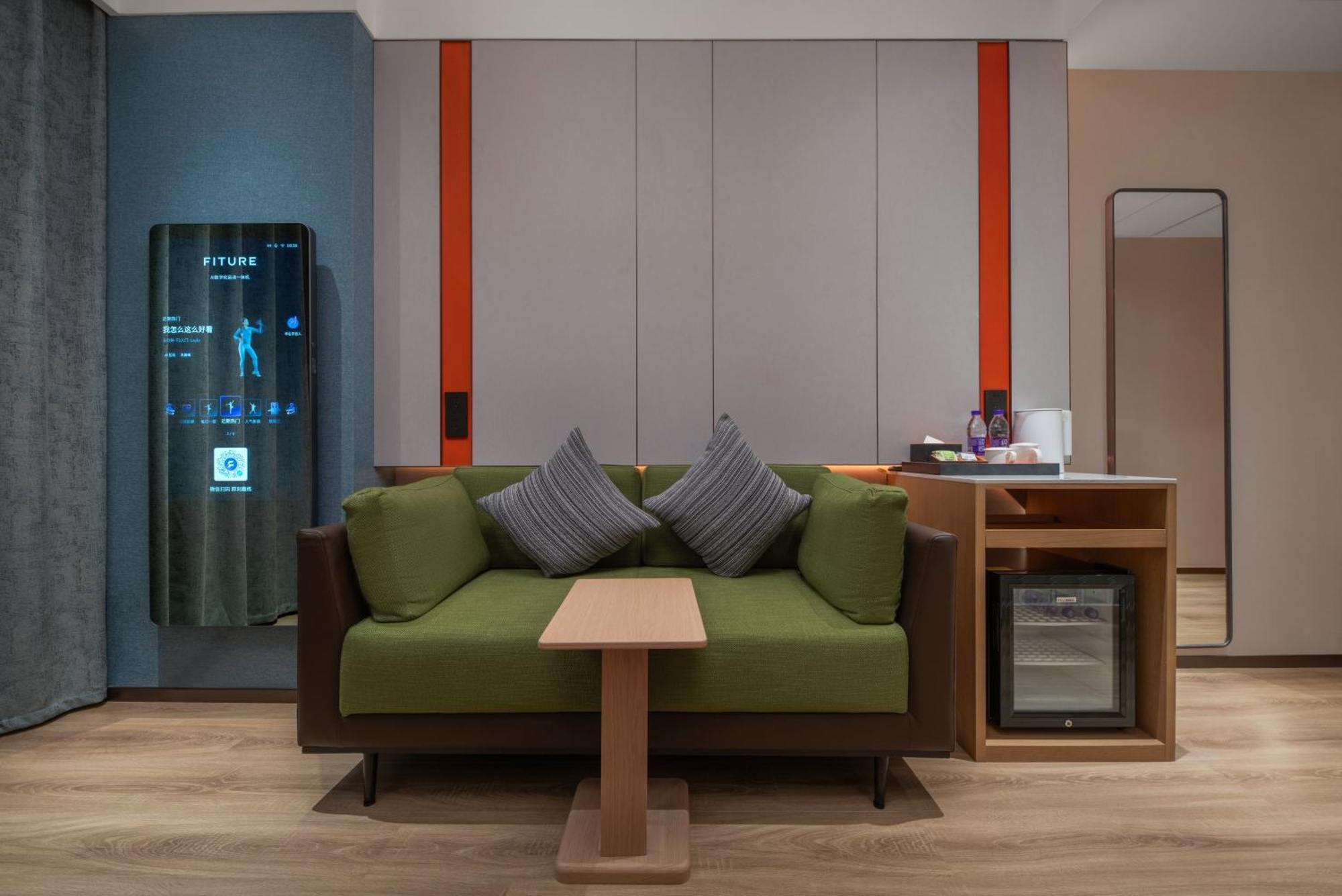 Express Shangdi By Ihg L Next To Yuanmingyuan Park & Subway & Qinghe Railway Station & Sport L Taxi 15 Minutes To Summer Palace & & Tsinghua L 20 Minutes To Badaling Great By Ra Hotel