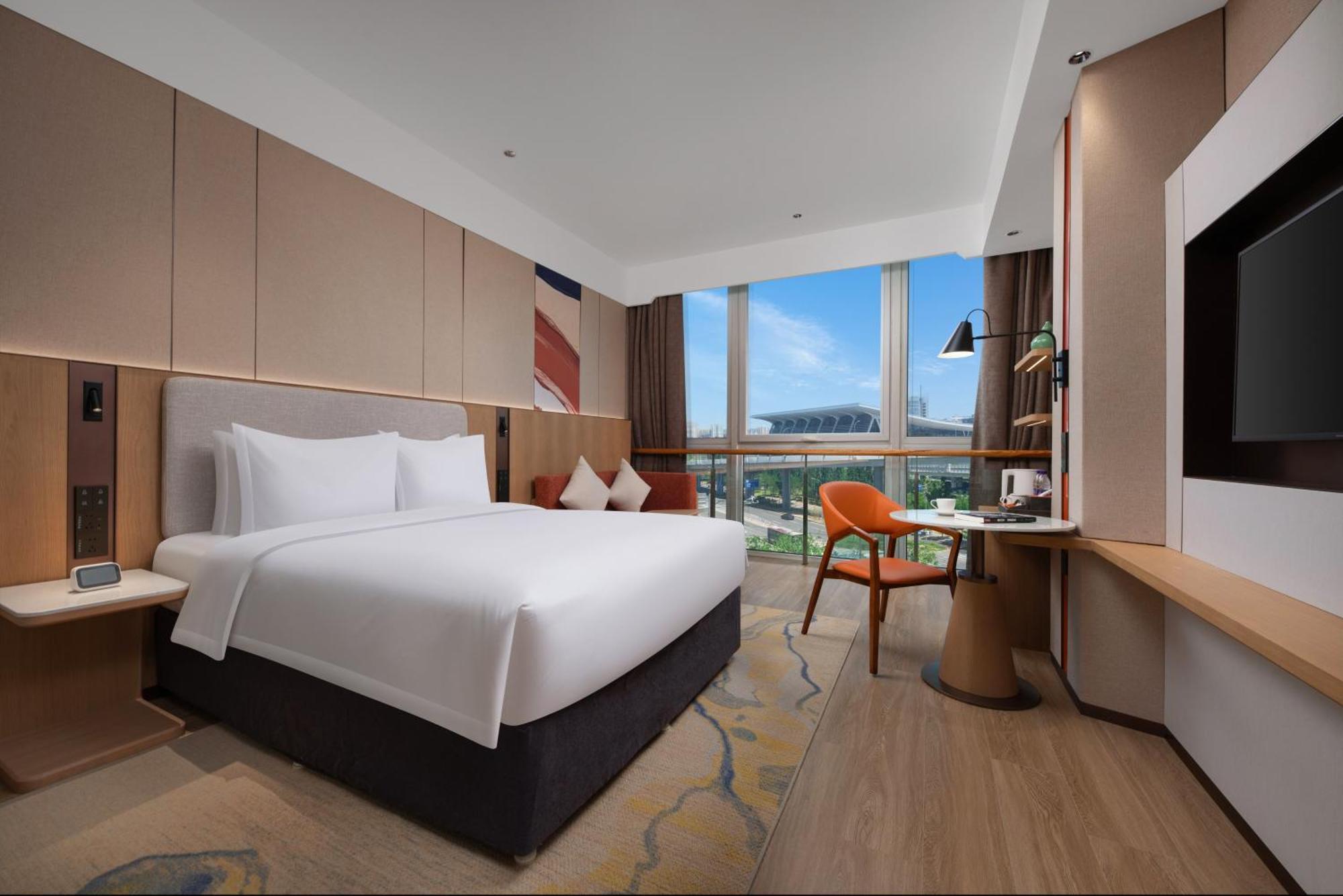Hotel Express Shangdi By Ihg L Next To Yuanmingyuan Park & Subway & Qinghe Railway Station & Sport L Taxi 15 Minutes To Summer Palace & & Tsinghua L 20 Minutes To Badaling Great By Ra Peking (Beijing)
