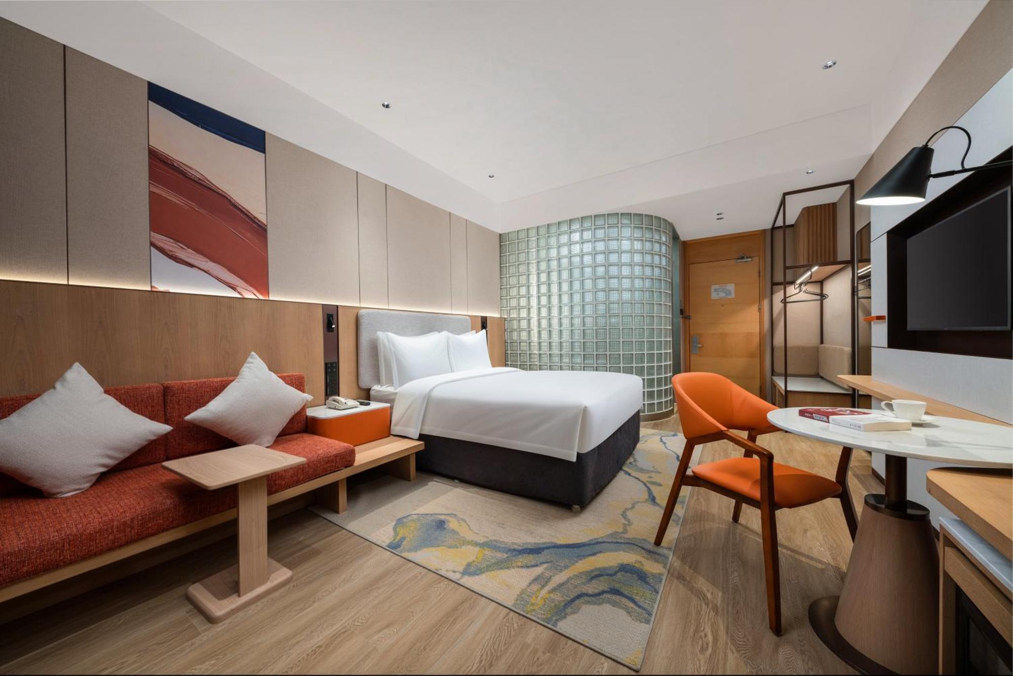 Express Shangdi By Ihg L Next To Yuanmingyuan Park & Subway & Qinghe Railway Station & Sport L Taxi 15 Minutes To Summer Palace & & Tsinghua L 20 Minutes To Badaling Great By Ra Hotel