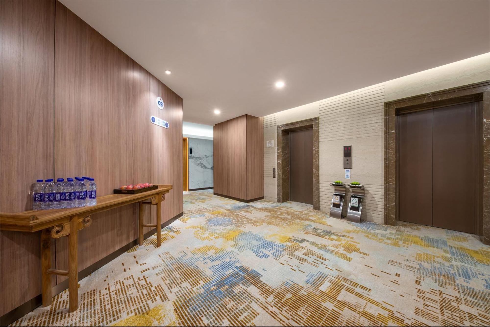 Hotel Express Shangdi By Ihg L Next To Yuanmingyuan Park & Subway & Qinghe Railway Station & Sport L Taxi 15 Minutes To Summer Palace & & Tsinghua L 20 Minutes To Badaling Great By Ra Peking (Beijing)