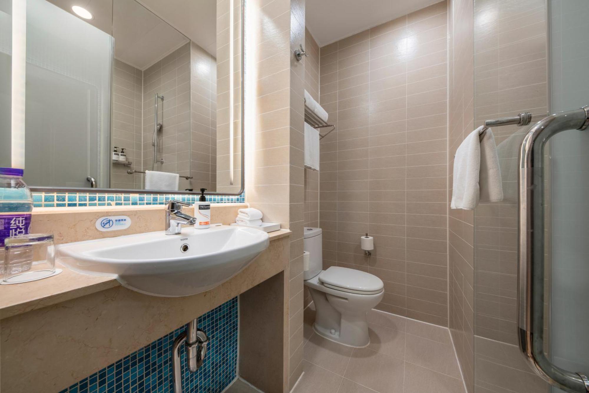 Express Shangdi By Ihg L Next To Yuanmingyuan Park & Subway & Qinghe Railway Station & Sport L Taxi 15 Minutes To Summer Palace & & Tsinghua L 20 Minutes To Badaling Great By Ra Hotel 4*