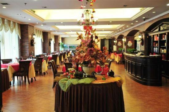 Hotel Express Shangdi By Ihg L Next To Yuanmingyuan Park & Subway & Qinghe Railway Station & Sport L Taxi 15 Minutes To Summer Palace & & Tsinghua L 20 Minutes To Badaling Great By Ra