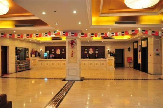 Express Shangdi By Ihg L Next To Yuanmingyuan Park & Subway & Qinghe Railway Station & Sport L Taxi 15 Minutes To Summer Palace & & Tsinghua L 20 Minutes To Badaling Great By Ra Peking (Beijing)
