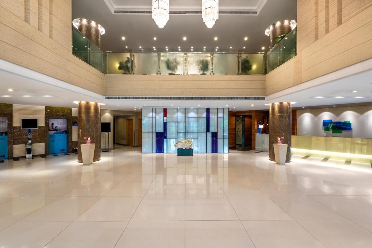 Express Shangdi By Ihg L Next To Yuanmingyuan Park & Subway & Qinghe Railway Station & Sport L Taxi 15 Minutes To Summer Palace & & Tsinghua L 20 Minutes To Badaling Great By Ra Hotel
